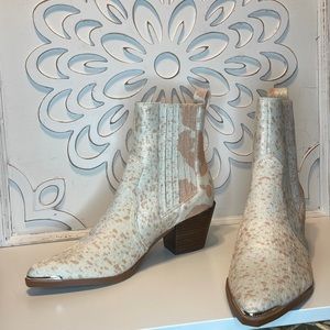 Cow White Arider Girl Booties